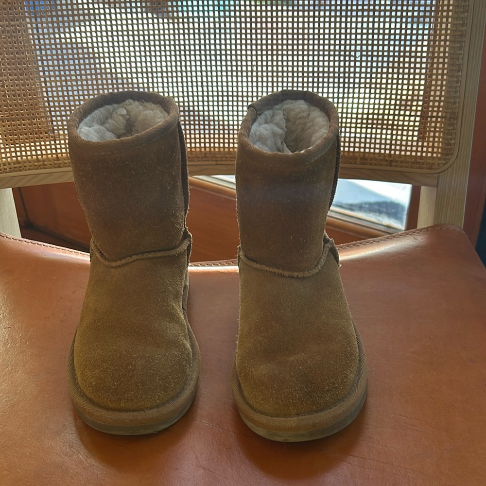 Toddler Koolaburra by Uggs suede boots size 9 in Tan